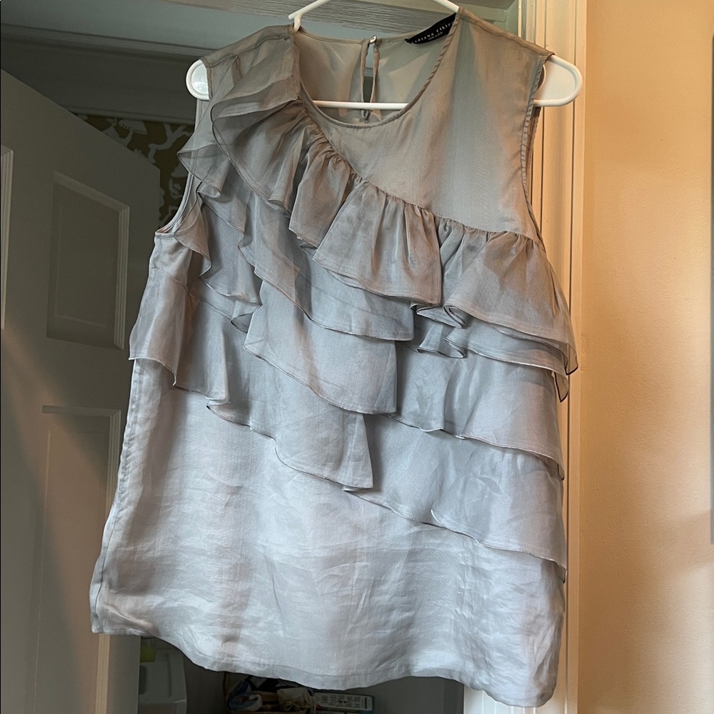 Beautiful silk ruffle sleeveless top. 
New